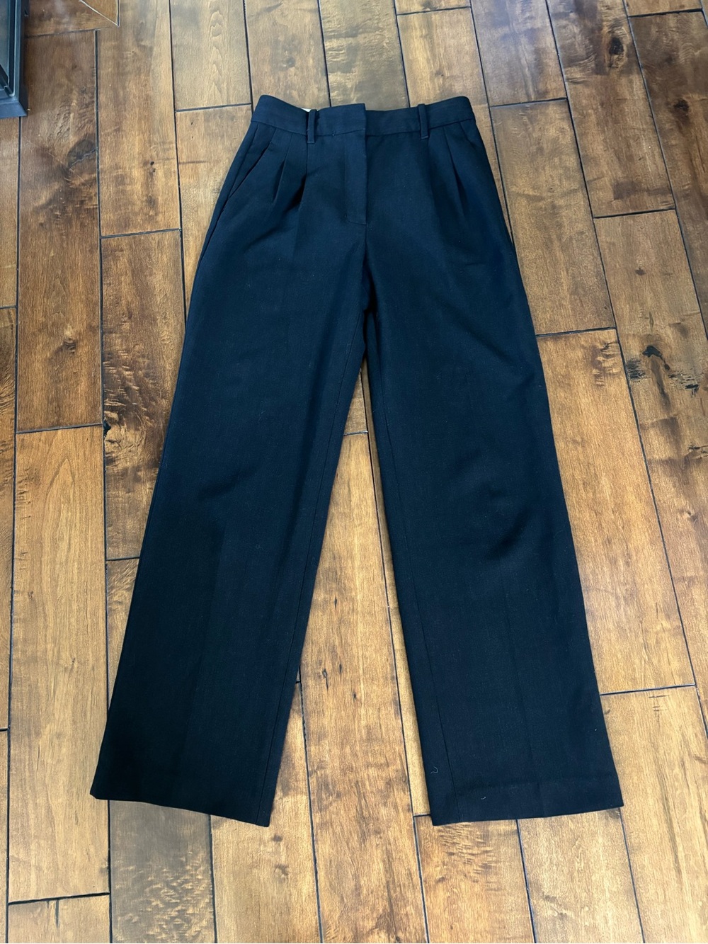 Aritzia The Effortless Pant